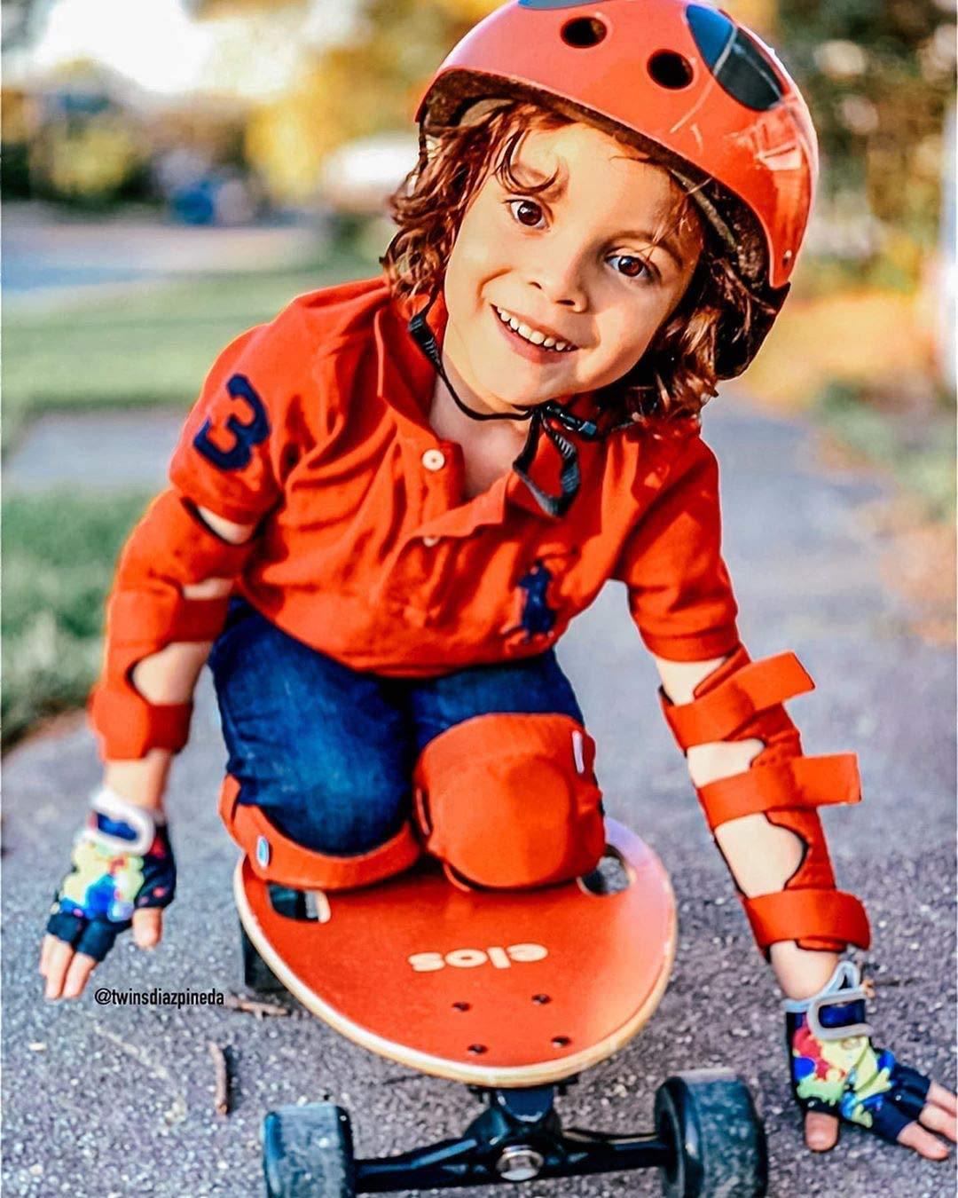 [1st Gen.] Innovative Soft Kids Elbow and Knee Pads with Bike Gloves (Pure Red)