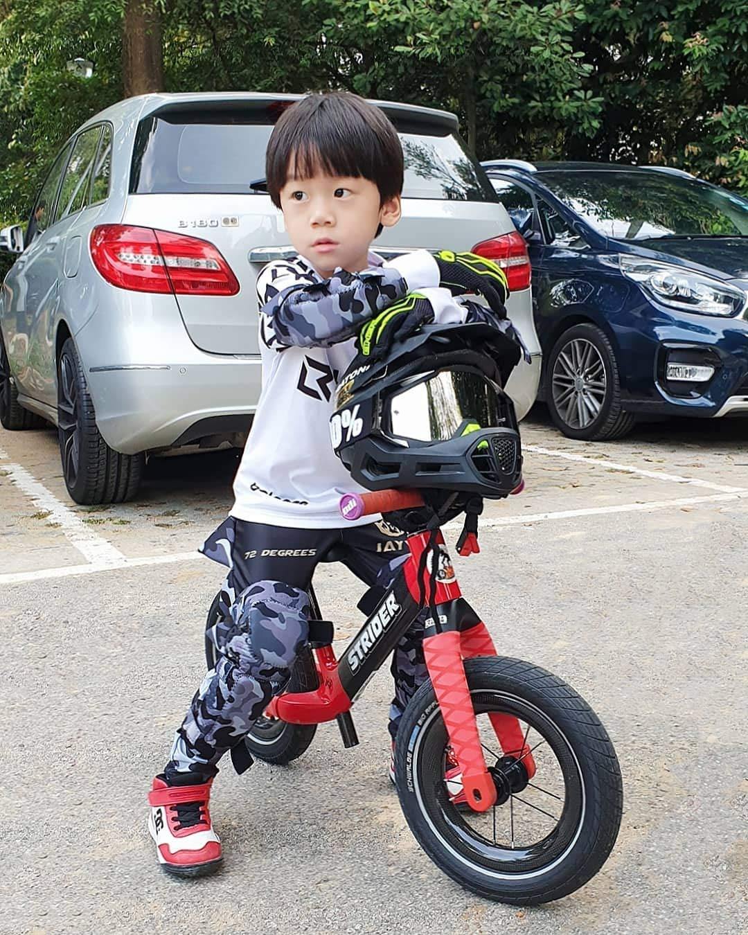 [2nd Gen.] Innovative Soft Kids Elbow and Knee Pads with Bike Gloves (Snow Camouflage)